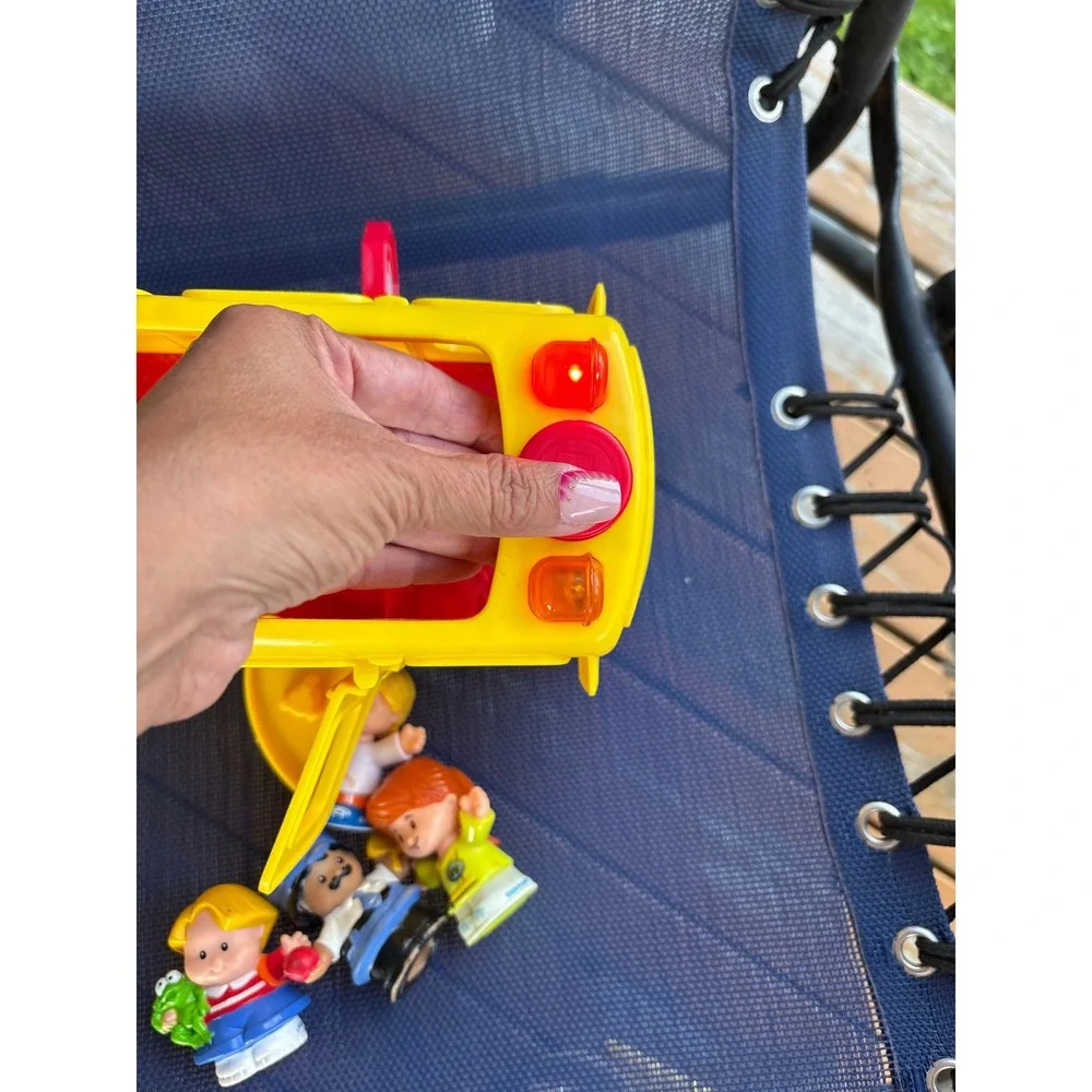 Fisher-Price Little People Lil Movers School Bus Yellow Toy with 4 Figures